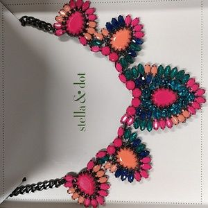 Stella and dot Frida necklace